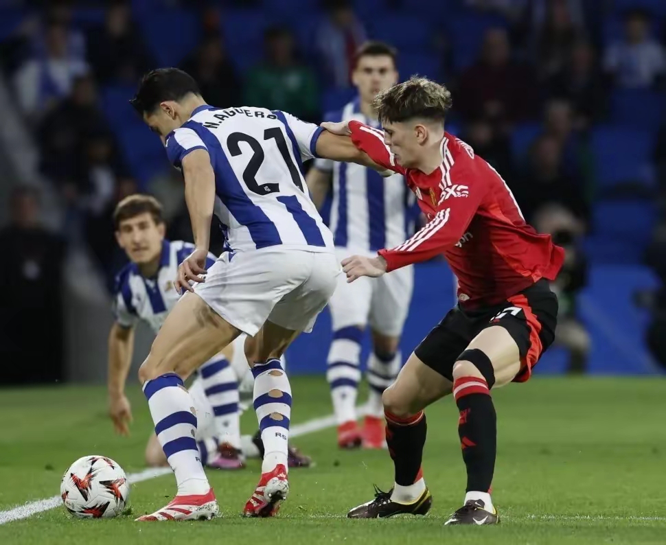 欧冠倒计时，曼联清晨回应争议，细节引发关注，球迷炸锅，球队文化再被提及